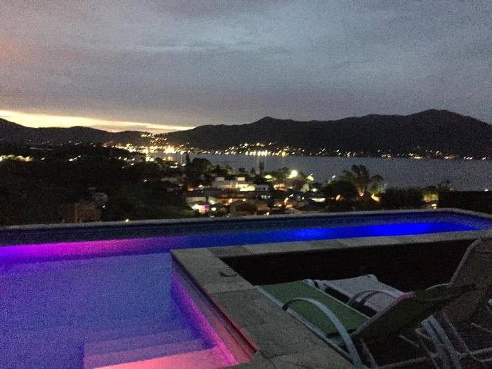 Casas e apartamentos de temporada para 2 pessoas, com jacuzzi e piscina e ainda sauna and jardim em Praia Mole