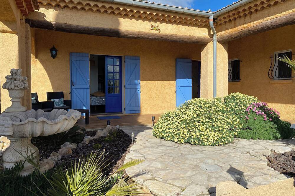 Chambres d’hôtes la Joséline  chambre Josephine Petit déjeuner inclus in Flayosc, Région de Draguignan