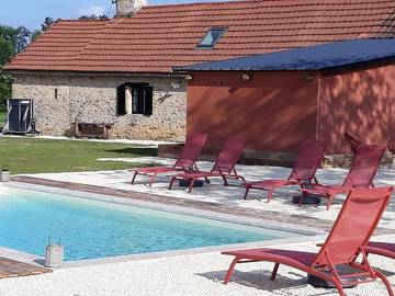 Location de vacances pour 6 personnes, avec jardin ainsi que vue et piscine à Marcillac-Saint-Quentin