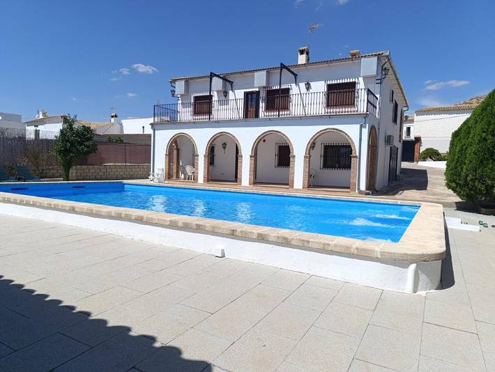 Chalet para 12 personas, con piscina además de jardín y vistas en Sierra Sur de Sevilla - 4