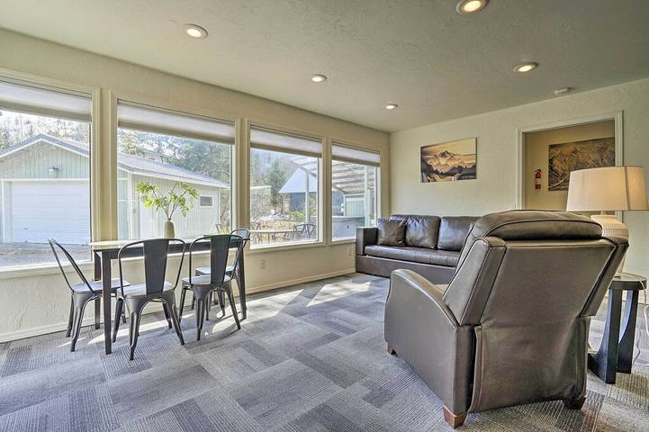 Vacation rental for 4 people, with yard and hot tub in Anchorage