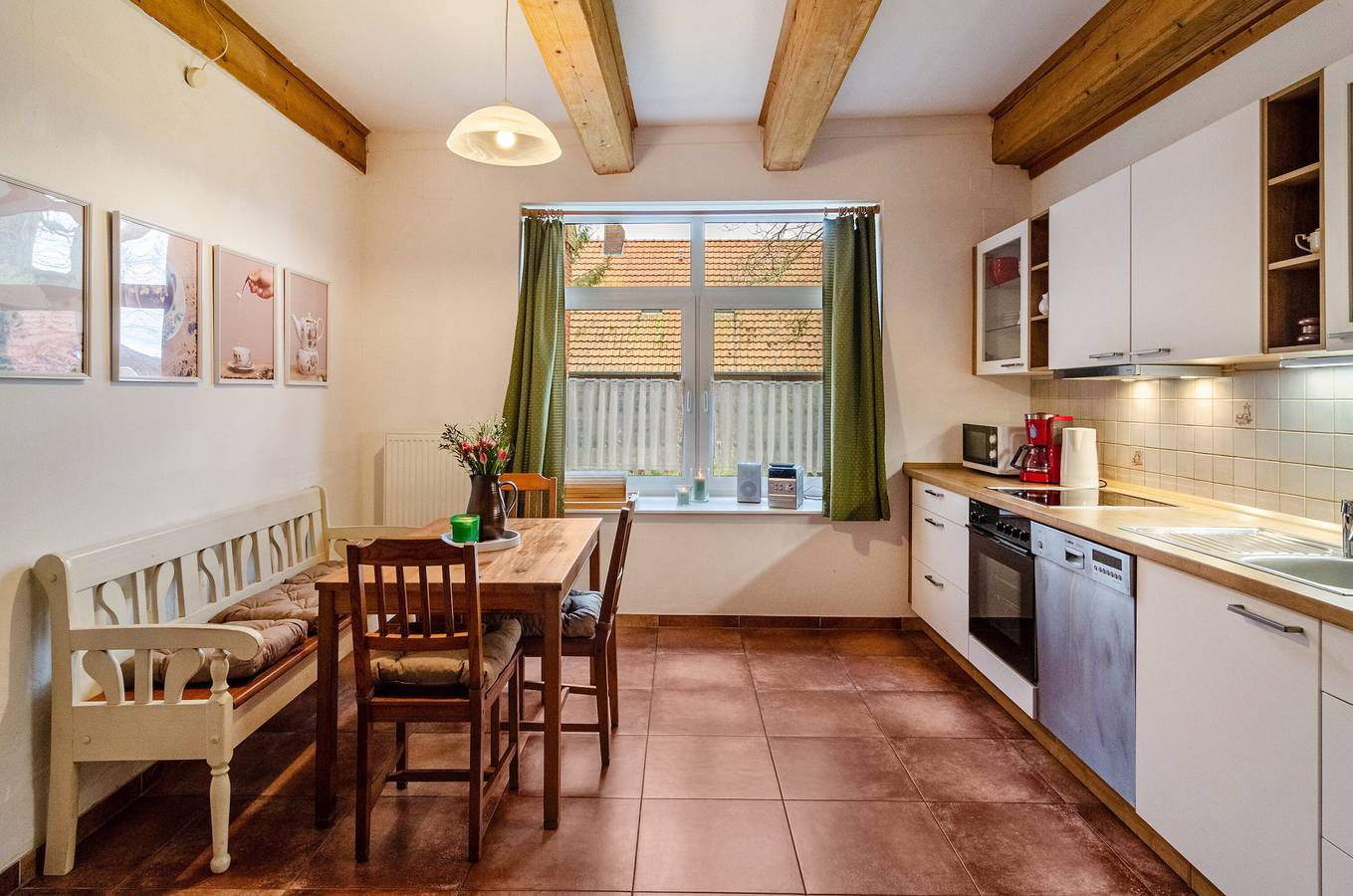 Ferienwohnung 'Gulfhof Oldersum 2' mit Terrasse, gemeinsamem Garten und Wlan — Bild 4