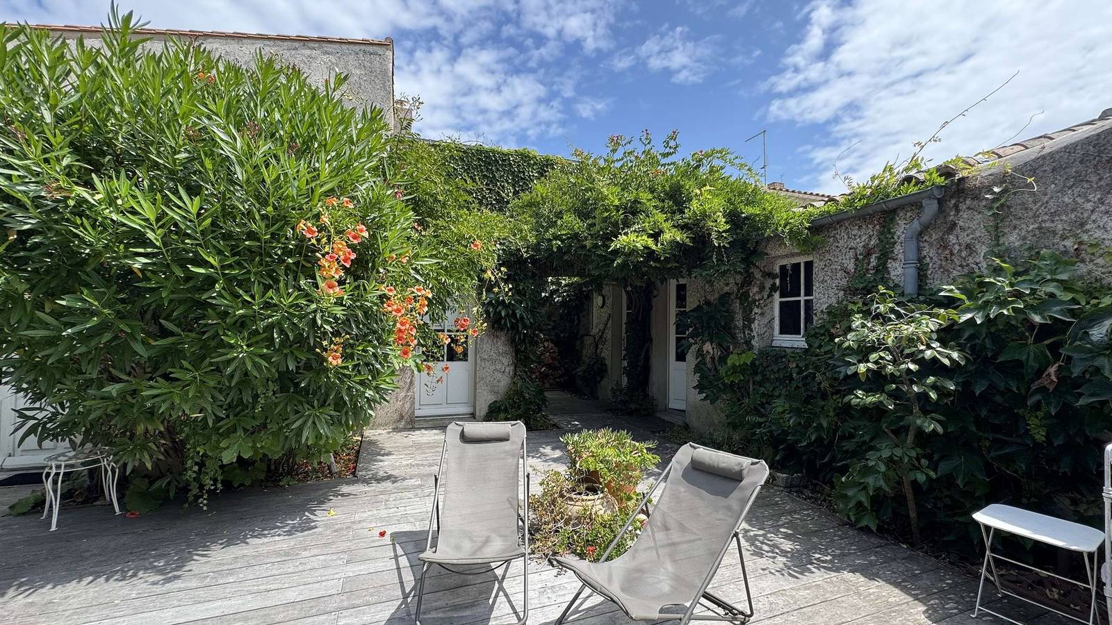 Appartement de vacances entier, Maison rétaise avec cour au cœur du village in La Couarde-sur-Mer, Île de Ré