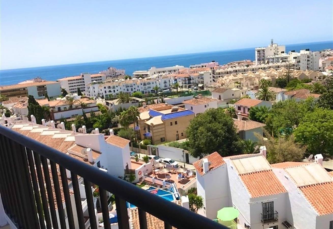 Ganze Wohnung, Wunderschöne Ferienwohnung 'Capri' mit Blick über Nerja und das Meer, Balkon, Wlan und Klimaanlage in Playa de Burriana, Nerja