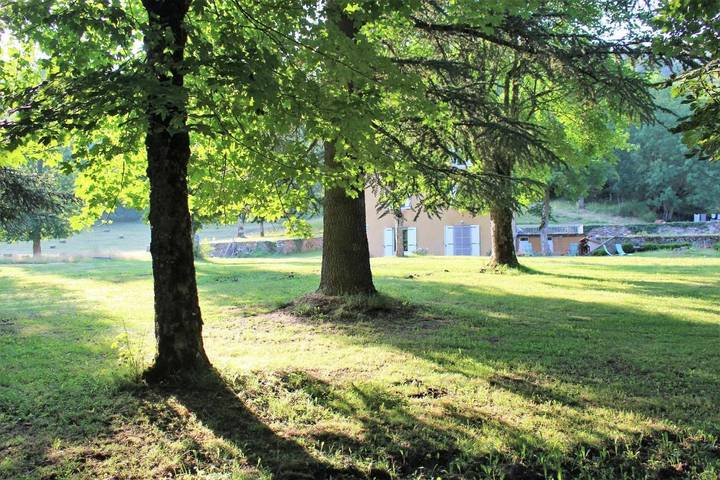 Location de vacances pour 2 personnes, avec sauna et terrasse ainsi que jacuzzi et jardin à Meyrueis - 2