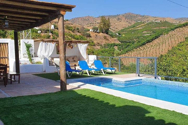 Gîte pour 11 personnes, avec terrasse, animaux acceptés