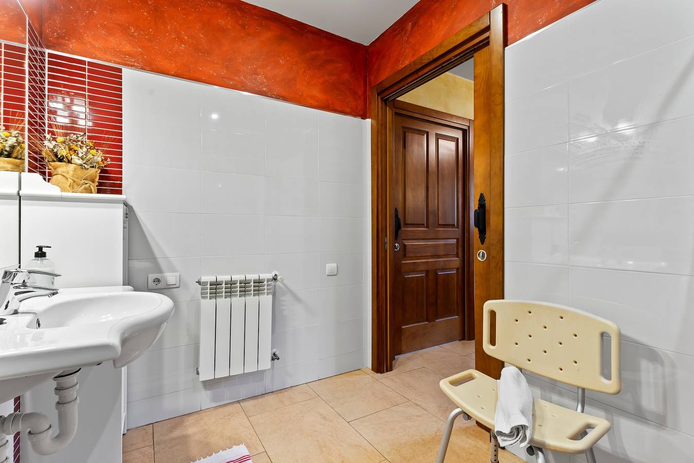 Appartement 'La Llosa' met bergzicht, privéterras en wifi, foto 14