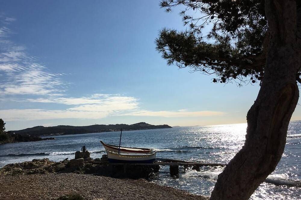 Geheel appartement, \"Alienor\", charmant klein appartement in het dennenbos op 120 m van het strand in La Nartelle, Sainte-Maxime