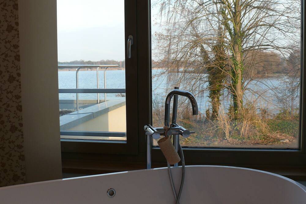 Ganze Wohnung, Haus am Havelbogen direkt am Wasser mit Kanu und Steg, Terrassenwohnung***** in Plötzin, Werder
