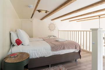 Vacation Rental for 6 Guests in Haarlem, North Sea Netherlands, Picture 1