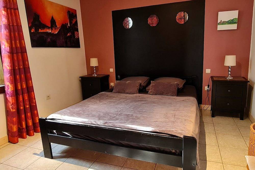 Ganze Wohnung, Die Oustal Delcastèl, Möbliert sehr komfortabel mit großen Südterrasse und Grill in Puichéric, Carcassonne und Umgebung