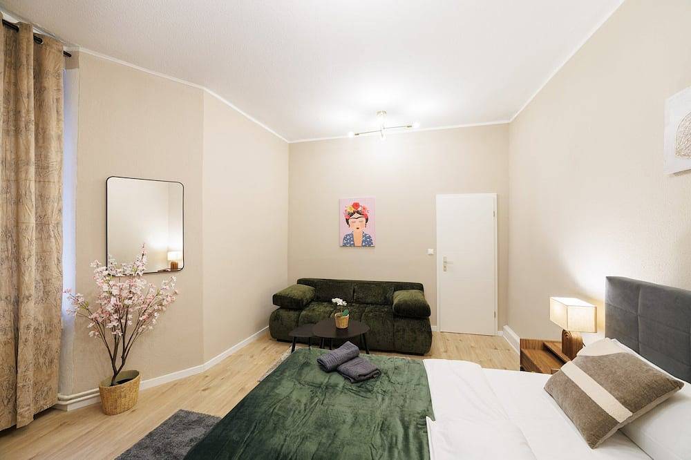 Ganze Wohnung, Deluxe Suite near Messe Berlin 2 Bathrooms 8 Guests in Charlottenburg Berlin, Berlin