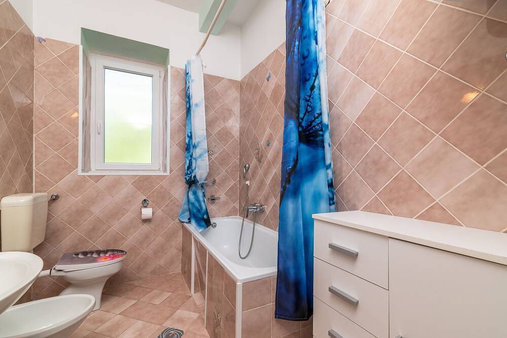 Ganze Wohnung, 2-Zimmer-Ferienwohnung mit Pool Cancini, Porec in Kukci, Porec und Umgebung
