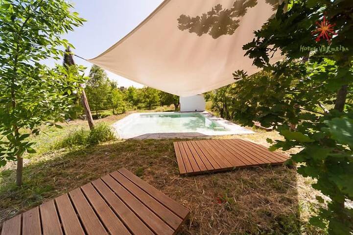 Gîte pour 6 personnes, avec jardin et terrasse, animaux acceptés à Borba