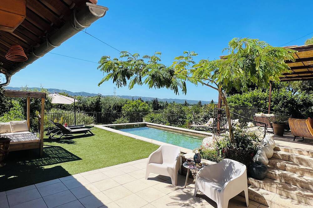 Eyragues bezaubernde Villa mit herrlichem Blick auf den privaten Alpilles-Pool von 1200 bis 2200 € in Eyragues, Arles und Umgebung
