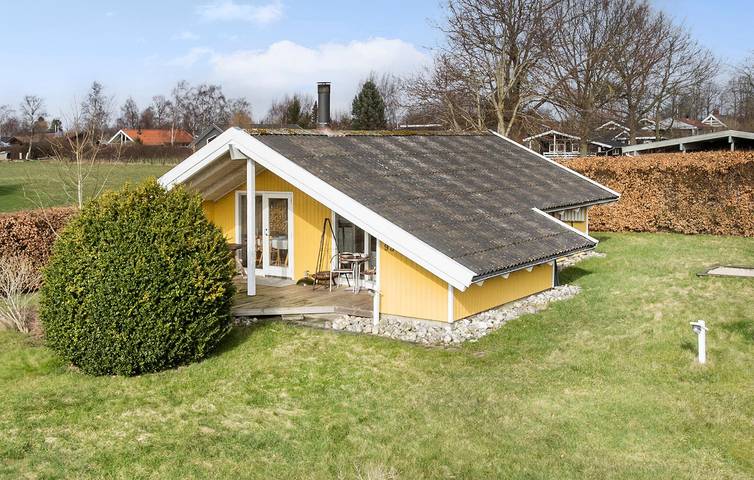 Ferienhaus für 4 Personen, mit Terrasse und Garten in Pøt Strandby