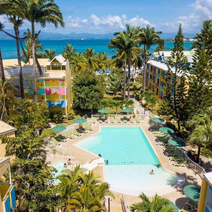 Hôtel pour 2 personnes, avec jardin et bassin pour enfant ainsi que piscine et vue, animaux acceptés