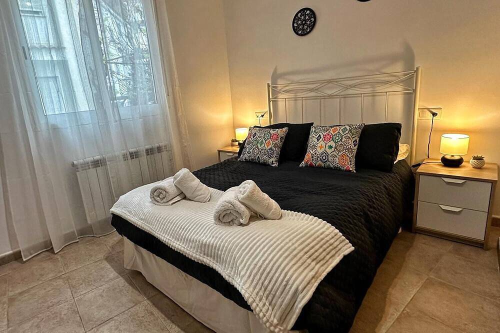 Apartamento entero, Apartamento 'Alojamiento El Pilar' con vistas a la montaña y Wi-Fi in Entorno de Sierra Nevada, Güejar Sierra