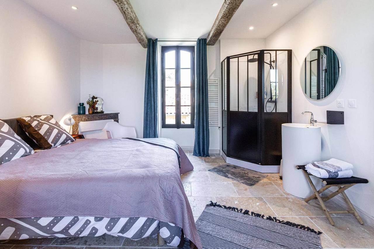 Queen Room with Garden View in Giroussens, Région de Castres