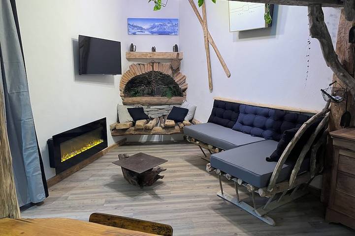 Appartement entier, Appartement atypique centre ville proche de tous commerce in Tarascon-sur-Ariège, Ariège