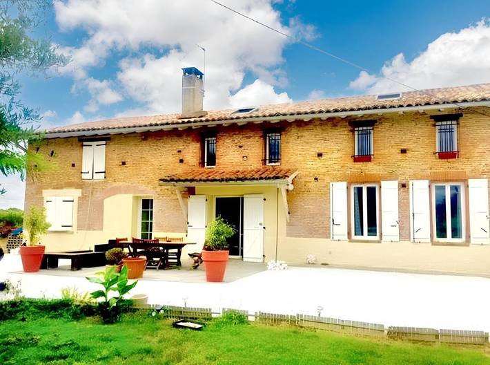 Gîte pour 4 personnes, avec Terrasse ainsi que Jardin et Piscine à Saint-Jory - 2