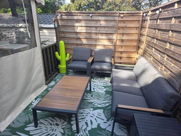 Camping pour 8 personnes, avec piscine ainsi que jardin et terrasse à Gassin - 2
