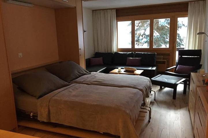 Ganze Wohnung, Komfortables Studio für 2-4 Personen :  Wohnraum mit 1 Sofabett (1.40 x 1.90m) und 2 Schrankbetten - in Grimentz, Anniviers