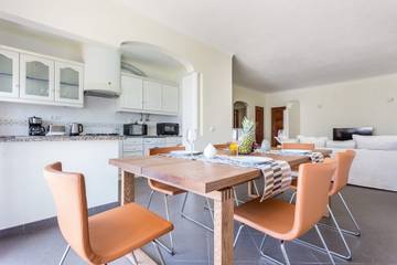 Gîte pour 4 personnes, avec balcon, adapté aux familles dans São Sebastião