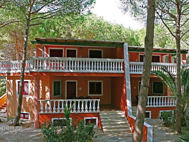 Casa vacanza per 24 persone con balcone/terrazza in Cala Ginepro, Orosei