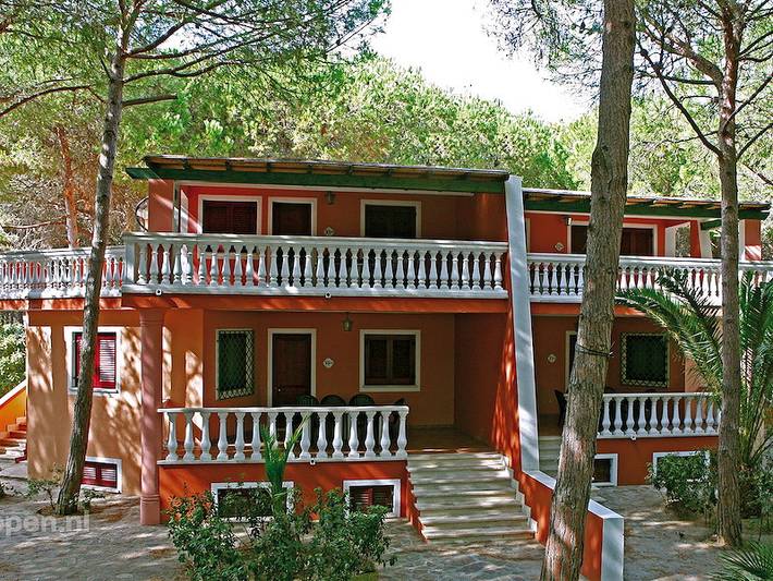 Casa vacanza per 24 persone, con Balcone/Terrazza e Terrazza nonché Giardino a Cala Liberotto