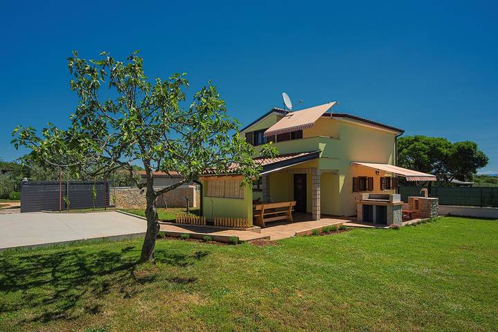Ferienhaus für 4 Personen, mit Terrasse, mit Haustier in Sisan