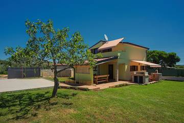 Ferienhaus für 4 Personen, mit Terrasse, mit Haustier in Sisan