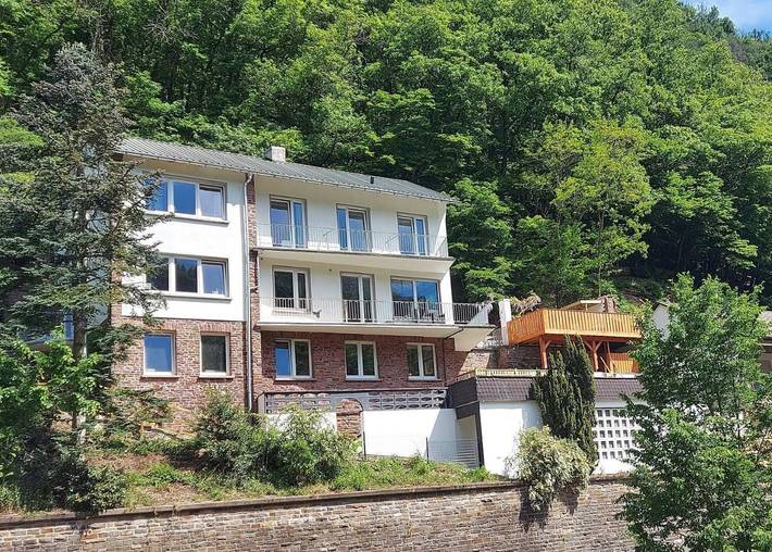 Ferienhaus für 13 Personen, mit Garten und Ausblick in Bad Bertrich