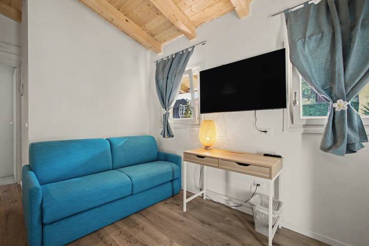 Monolocale intero, Casa vacanze 'Casa Di Lidia' con piscina in comune, Wi-Fi e aria condizionata in Romito Magra, Comune di Arcola