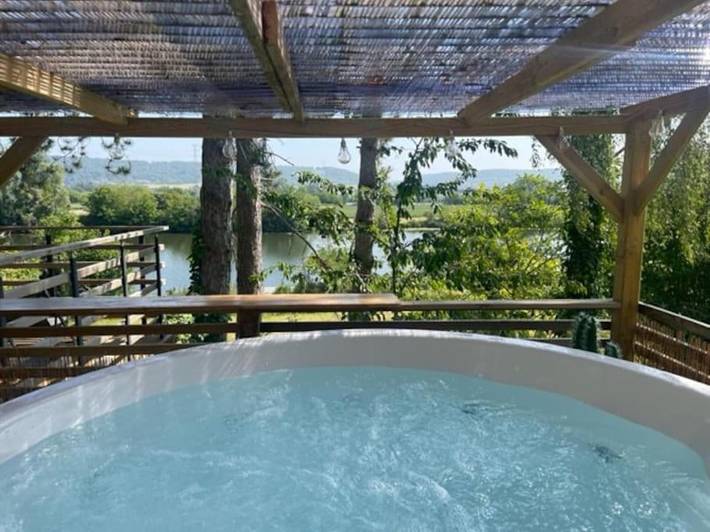 Gîte pour 2 personnes, avec Jacuzzi et Terrasse ainsi que Jardin et Vue à Saint-Pierre-la-Garenne - 2