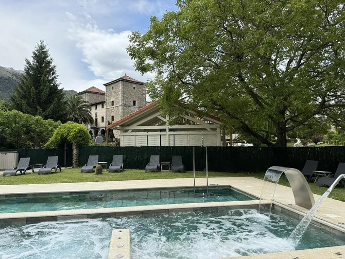 Hotel para 2 personas, con jacuzzi y piscina - 1