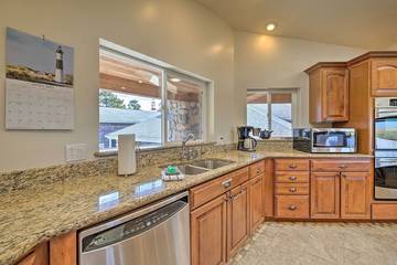 Holiday Home for 12 People in Oregon Coast, Oregon, Photo 2