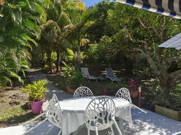 Location de vacances pour 4 personnes, avec terrasse et jardin dans Basse-Terre (homonymie)