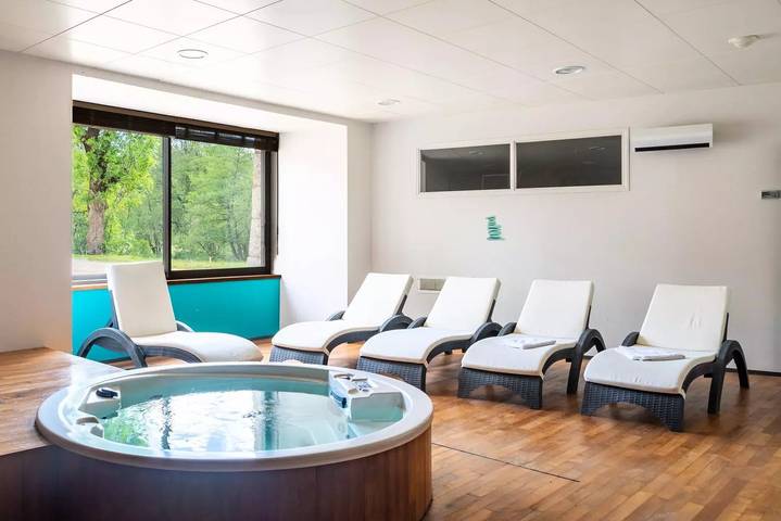 Gîte pour 10 personnes, avec sauna ainsi que jardin et piscine, animaux acceptés à Saint-Amans - 4