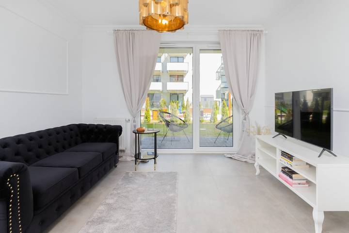 Ganze Wohnung, Sunny Apartment with Terrace | Parking and Workspace in Gdingen, Zatoka Gdańska