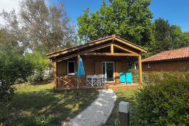 Gîte pour 4 personnes, avec jardin et jacuzzi ainsi que sauna et piscine, animaux acceptés