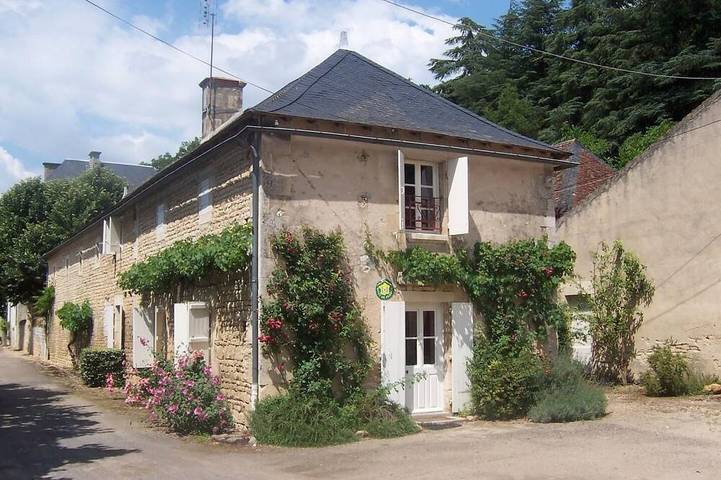 Location de vacances pour 6 personnes, avec jardin à Valdivienne