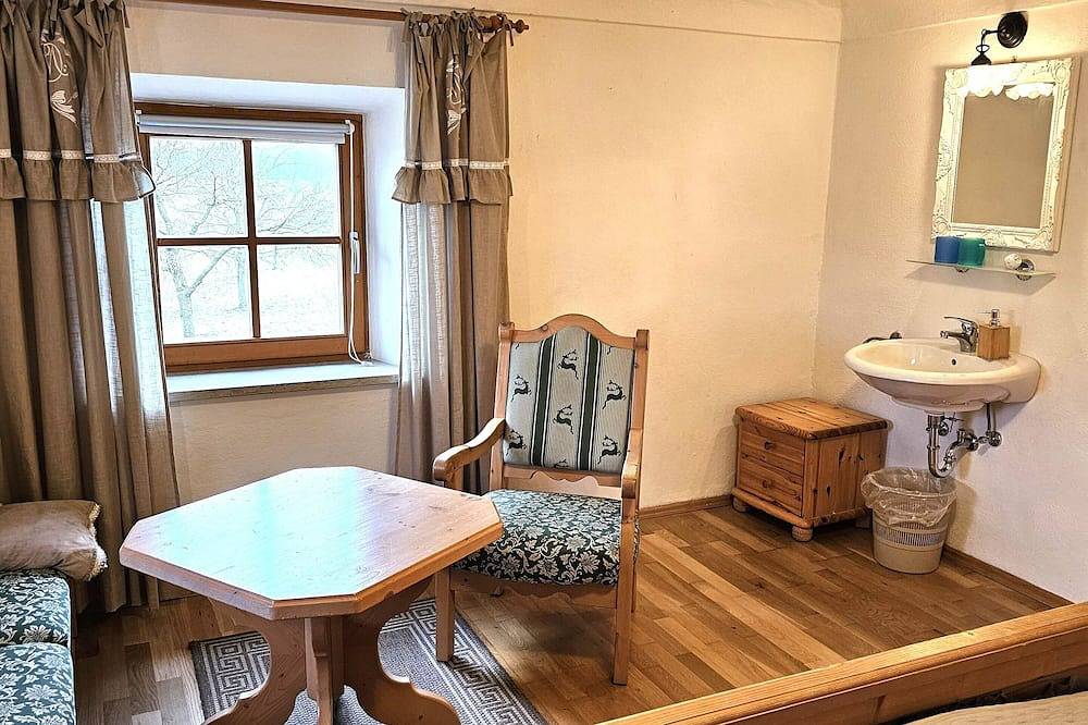 Ganze Wohnung, Ferienwohnung  Panoramablick, Obergeschoss, 2 Personen, 35 qm in Waging am See, Rupertiwinkel