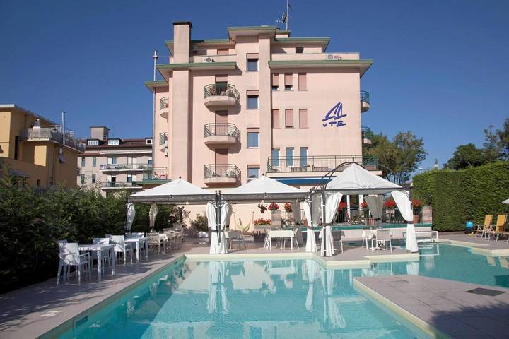 Hotel für 3 Personen, mit Kinderpool und Ausblick sowie Garten und Pool in Jesolo - 4