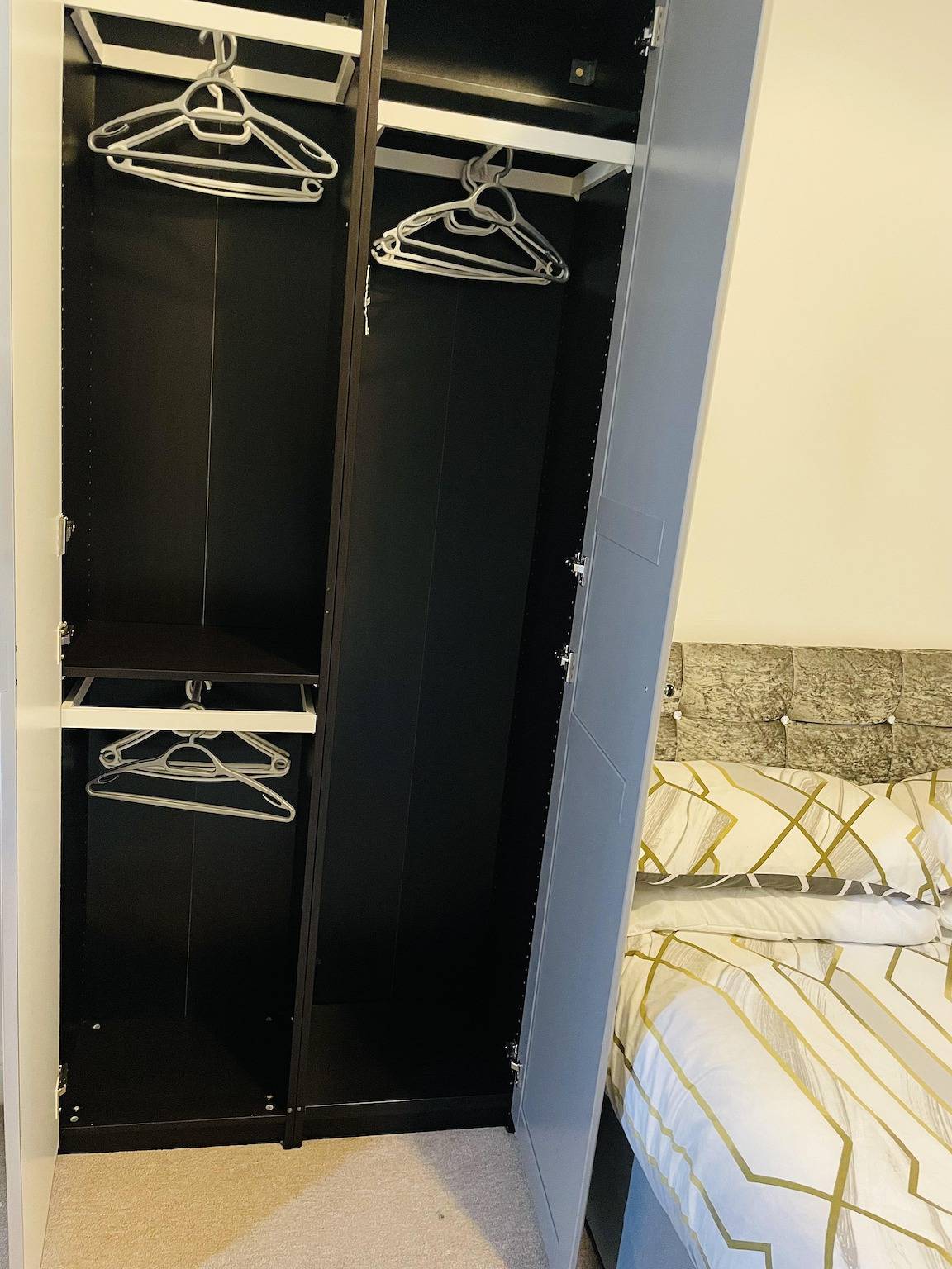 Entire vacation apartment, Bustling Western Apartment in Kensington and Chelsea, London