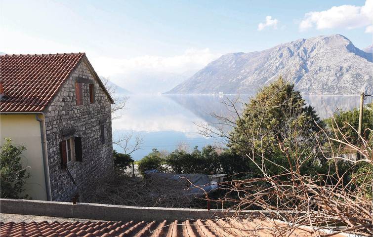 Ferienhaus für 8 Personen, mit Terrasse in Montenegro