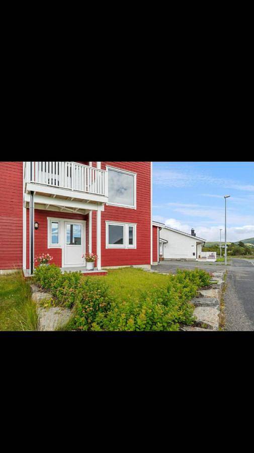 Gîte pour 5 personnes, avec vue et jardin, adapté aux familles à Leknes - 2