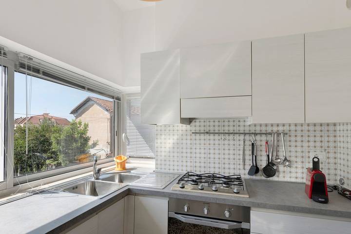 Appartement entier, Appartement 'Isonzo Holiday Home - 2 Chambres' avec Vue Montagne, Wi-Fi et Climatisation in Loano, Riviera di Ponente