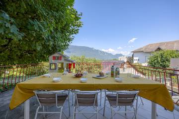 Gîte pour 8 personnes, avec terrasse et jardin, animaux acceptés à Voglans