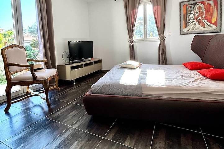 Villa pour 8 personnes, avec terrasse et jacuzzi ainsi que jardin et piscine à L'Île-Rousse - 3